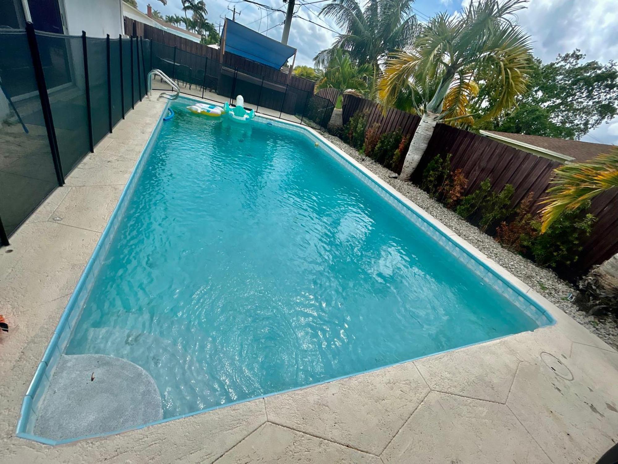 Spacious Home Cutler Bay Pool Exterior photo